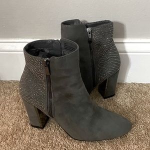 NWOB - beautiful new heeled crystal boots in gray